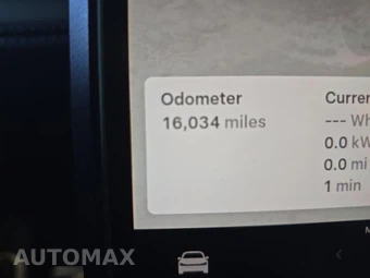 2026 Tesla Model Y Long Range – miniatura 33
