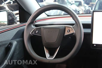 2026 Tesla Model Y Long Range – miniatura 39
