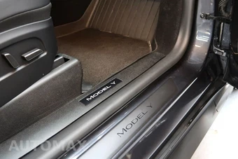 2026 Tesla Model Y Long Range – miniatura 53