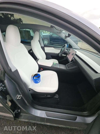 2026 Tesla Model Y Long Range - miniatura 18