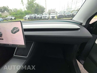 2026 Tesla Model Y Long Range - miniatura 19