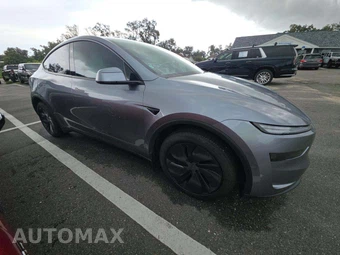 2026 Tesla Model Y Long Range - miniatura 4