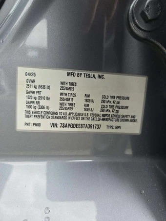 2026 Tesla Model Y Long Range - miniatura 5