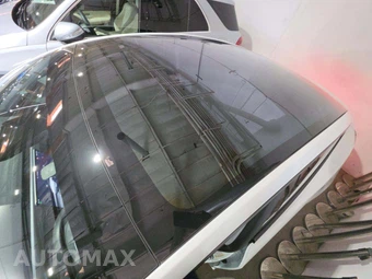 2026 Tesla Model Y Long Range - miniatura 12