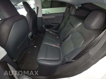 2026 Tesla Model Y Long Range - miniatura 13