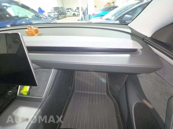 2026 Tesla Model Y Long Range - miniatura 19