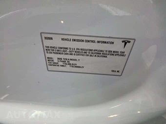 2026 Tesla Model Y Long Range - miniatura 22