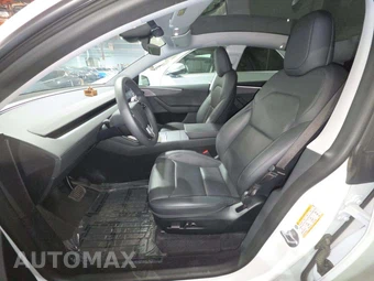 2026 Tesla Model Y Long Range - miniatura 6