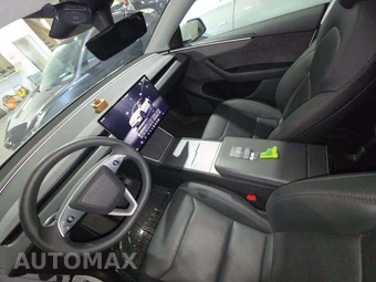 2026 Tesla Model Y Long Range - miniatura 8