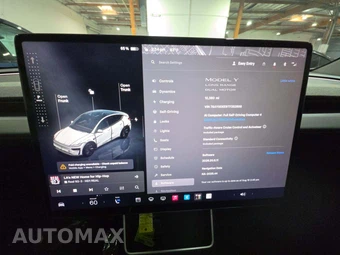 2026 Tesla Model Y Long Range - miniatura 9