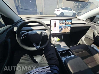 2026 Tesla Model Y Long Range – miniatura 10
