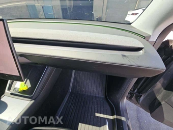 2026 Tesla Model Y Long Range – miniatura 19