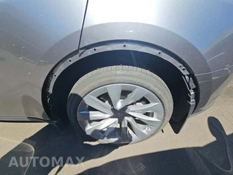 2026 Tesla Model Y Long Range – miniatura 21