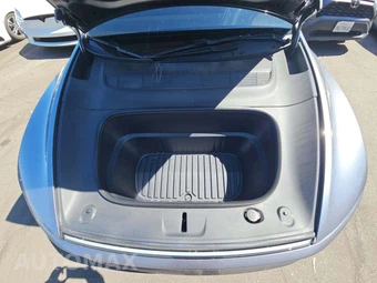 2026 Tesla Model Y Long Range – miniatura 22