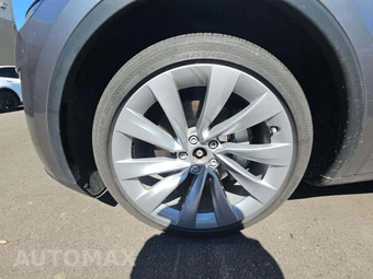 2026 Tesla Model Y Long Range – miniatura 26