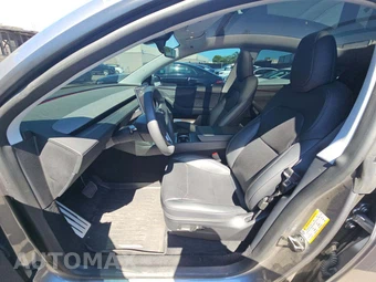 2026 Tesla Model Y Long Range – miniatura 6
