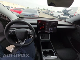 2026 Tesla Model Y Performance - miniatura 11
