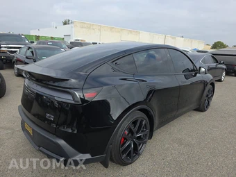 2026 Tesla Model Y Performance - miniatura 4