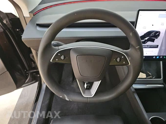 2026 Tesla Model Y Performance – miniatura 10