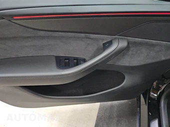 2026 Tesla Model Y Performance – miniatura 9