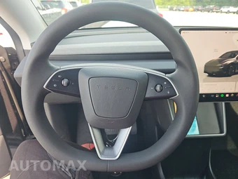 2026 Tesla Model Y Premium – miniatura 10