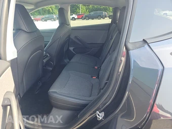 2026 Tesla Model Y Premium – miniatura 13