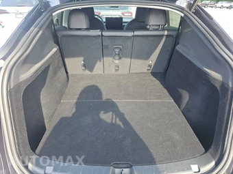 2026 Tesla Model Y Premium – miniatura 16