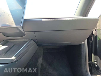 2026 Tesla Model Y Premium – miniatura 16