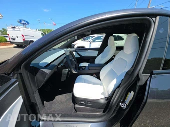 2026 Tesla Model Y Premium – miniatura 3