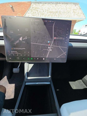 2026 Tesla Model Y Premium – miniatura 7