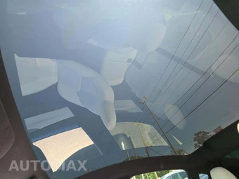 2026 Tesla Model Y Premium – miniatura 8
