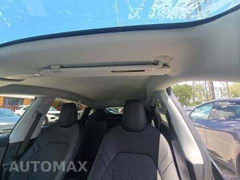 2026 Tesla Model Y Premium – miniatura 11