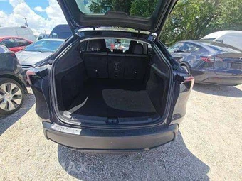 2026 Tesla Model Y Premium – miniatura 14