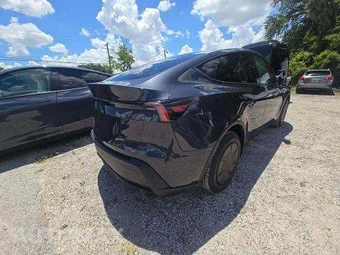 2026 Tesla Model Y Premium – miniatura 3