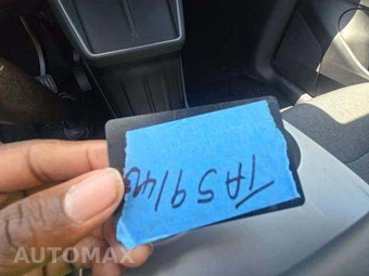 2026 Tesla Model Y Premium – miniatura 8