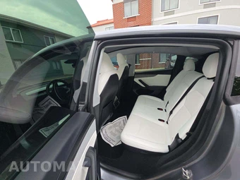 2026 Tesla Model Y Premium – miniatura 10