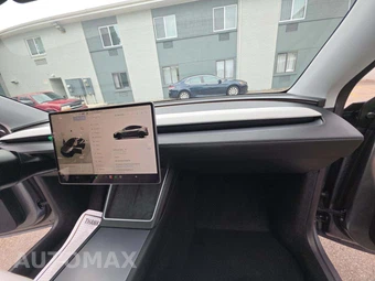 2026 Tesla Model Y Premium – miniatura 16