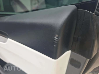2026 Tesla Model Y Premium – miniatura 19