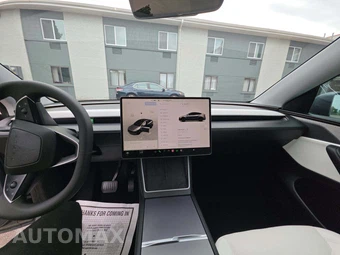 2026 Tesla Model Y Premium – miniatura 7
