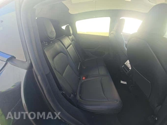 2026 Tesla Model Y Premium - miniatura 14