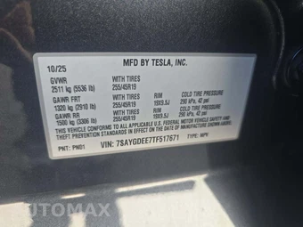 2026 Tesla Model Y Premium - miniatura 2