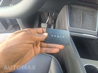 2026 Tesla Model Y Premium - miniatura 5