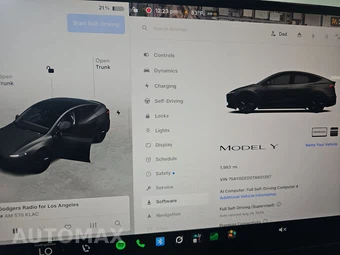 2026 Tesla Model Y Standard - miniatura 12