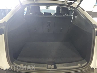2026 Tesla Model Y Standard - miniatura 17
