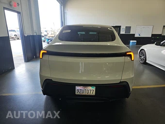 2026 Tesla Model Y Standard - miniatura 5