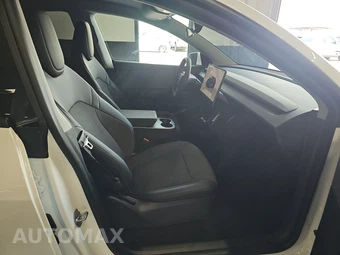 2026 Tesla Model Y Standard - miniatura 8