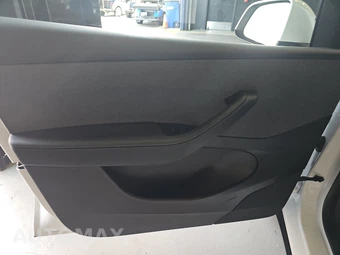 2026 Tesla Model Y Standard - miniatura 9