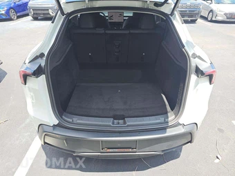 2026 Tesla Model Y Standard – miniatura 14