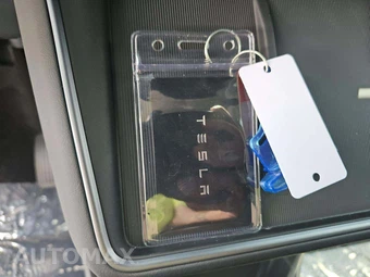 2026 Tesla Model Y Standard – miniatura 8