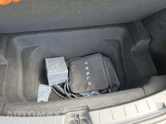 2026 Tesla Model Y Standard – miniatura 12